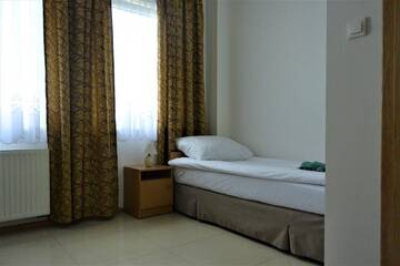 Фото номера Бюджетный одноместный номер с телевизором Хостелы Hostel Wólka Kosowska г. Вулька-Косовска 2