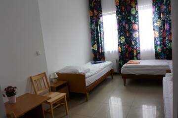 Фото номера Трехместный номер с телевизором Хостелы Hostel Wólka Kosowska г. Вулька-Косовска 5