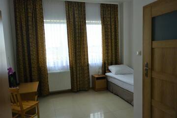 Фото номера Бюджетный одноместный номер с телевизором Хостелы Hostel Wólka Kosowska г. Вулька-Косовска 3