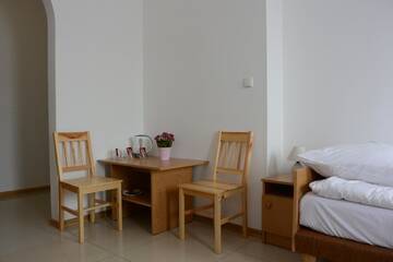 Фото номера Трехместный номер с телевизором Хостелы Hostel Wólka Kosowska г. Вулька-Косовска 2