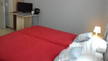 Фото номера Большой двухместный номер с 1 кроватью Хостелы Hostel P&amp;K Wolka Kosowska г. Вулька-Косовска 8