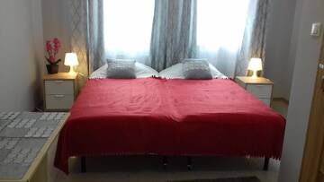Фото номера Большой двухместный номер с 1 кроватью Хостелы Hostel P&amp;K Wolka Kosowska г. Вулька-Косовска 4